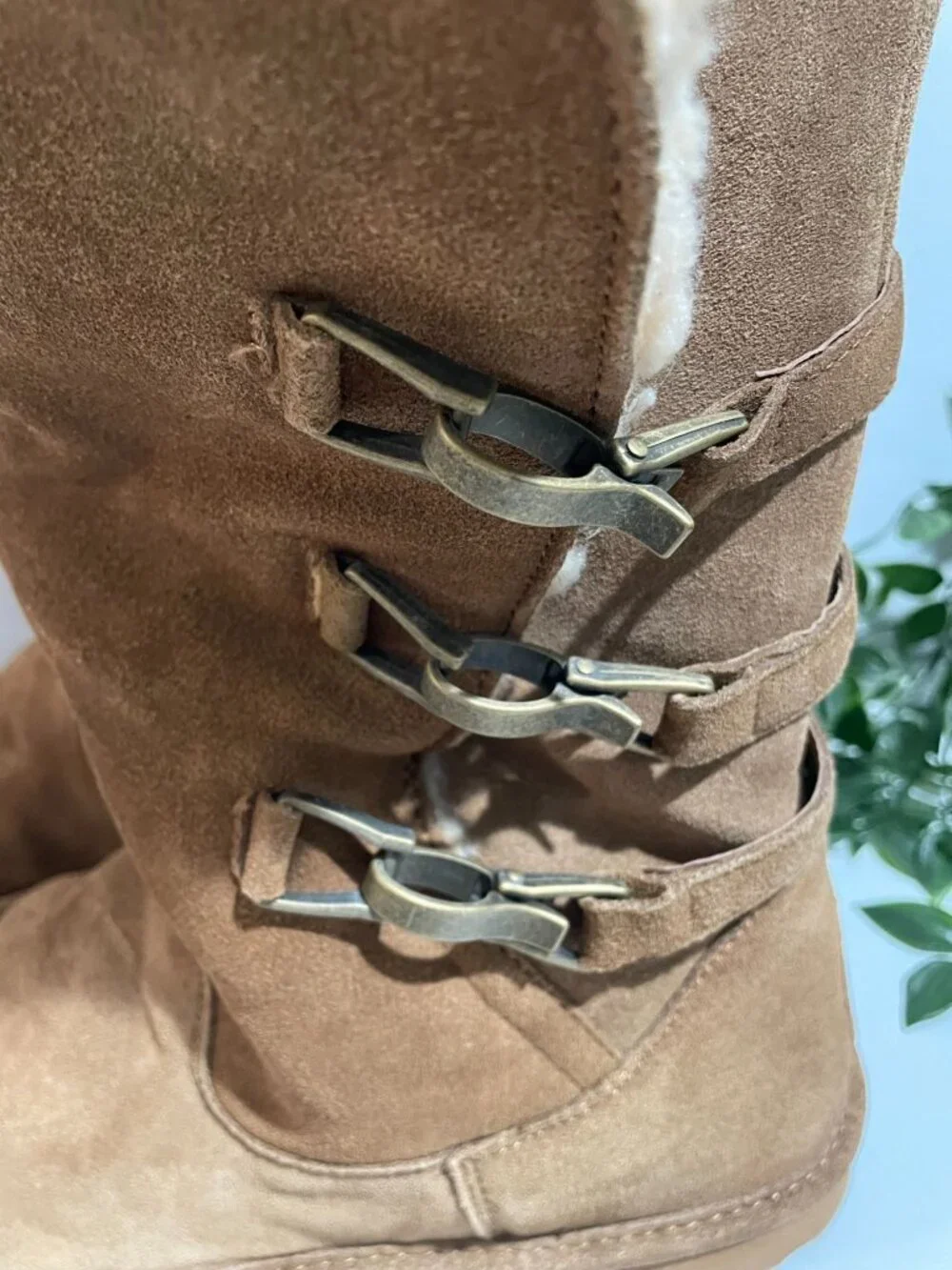Bearpaw Womens Suede Shearling-Lined Boots With Metal Buckles Size10Chestnut